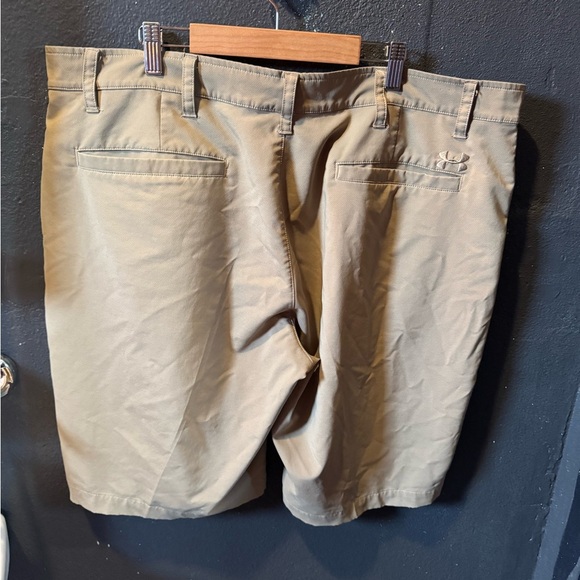 Under Armour Tan Flat Front Shorts Lightweight Casual - Picture 4 of 4